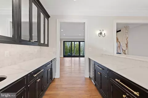 Entry Way - 1907 Bargo Ct, Mclean, VA 22101 photo 7 of 21