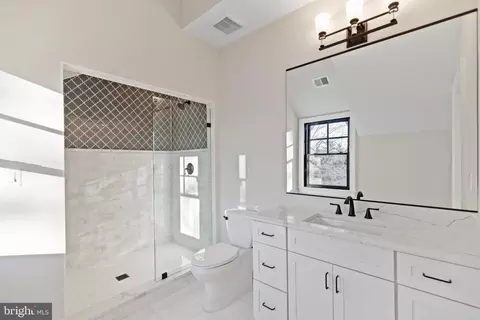 Bath - 1907 Bargo Ct, Mclean, VA 22101 photo 6 of 10