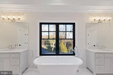 Bath - 1907 Bargo Ct, Mclean, VA 22101 photo 4 of 10