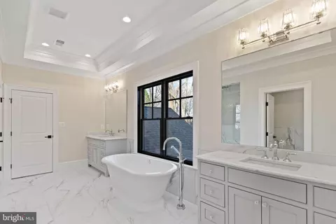 Bath - 1907 Bargo Ct, Mclean, VA 22101 photo 2 of 10