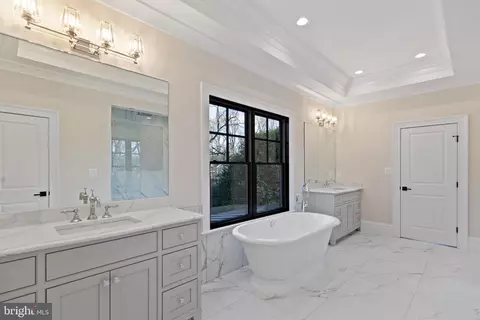 Bath - 1907 Bargo Ct, Mclean, VA 22101 photo 3 of 10