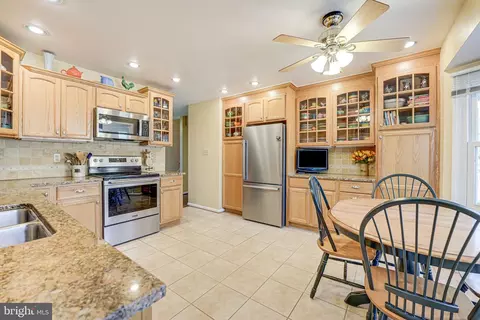 7006 Barnacle Pl, Burke, VA 22015 photo 13