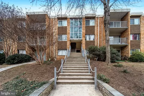 2906 Kings Chapel Rd #9, Falls Church, VA 22042