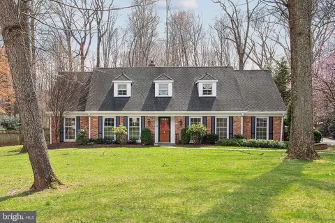 9209 Maria Ave, Great Falls, VA 22066