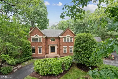 8702 Old Dominion Dr, Mclean, VA 22102