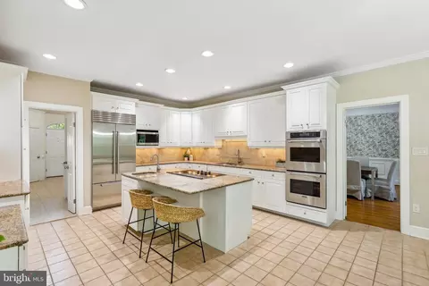 8702 Old Dominion Dr, Mclean, VA 22102 photo 12