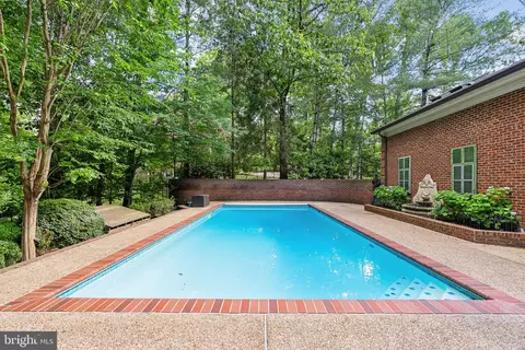 8702 Old Dominion Dr, Mclean, VA 22102 photo 3