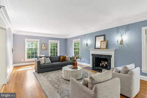 8702 Old Dominion Dr, Mclean, VA 22102 photo 9