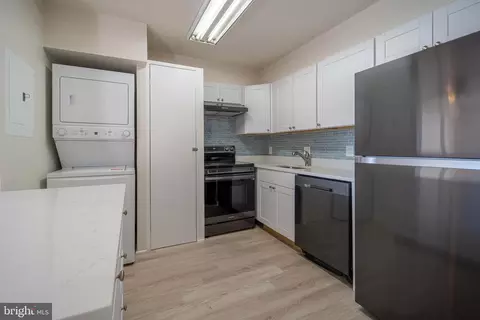 3800 Powell Ln #715, Falls Church, VA 22041