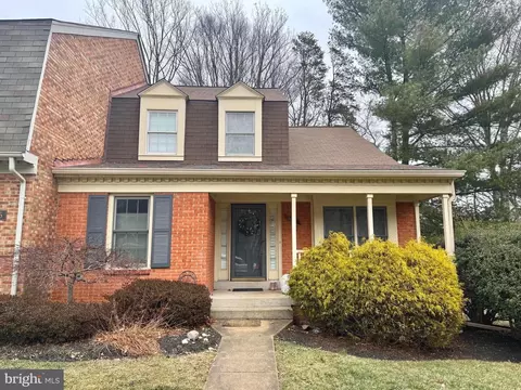 4627 Luxberry Dr, Fairfax, VA 22032