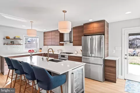 2417 Ross St, Alexandria, VA 22306