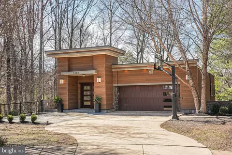1402 Ingeborg Ct, Mclean, VA 22101