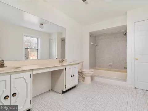 Bath - 11922 Blue Spruce Rd, Reston, VA 20191 photo 4 of 7