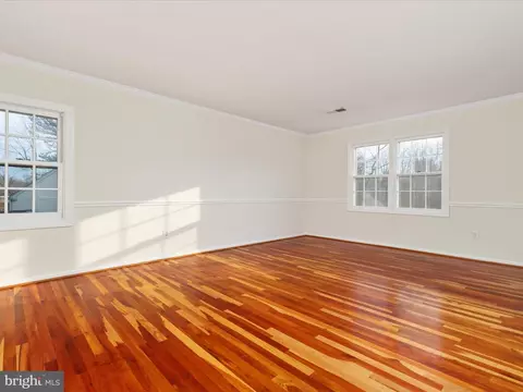 Living - 11922 Blue Spruce Rd, Reston, VA 20191 photo 7 of 9