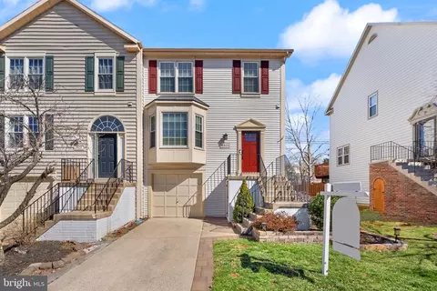 5511 Sully Lake Dr, Centreville, VA 20120