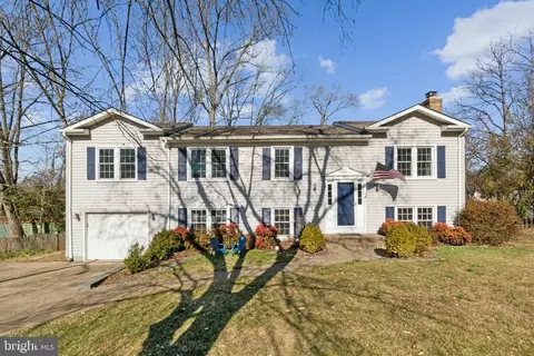 5622 Point Roundtop Ct, Burke, VA 22015