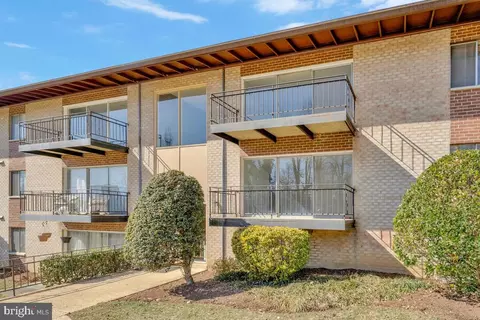 4100 Daniels Ave #304, Annandale, VA 22003