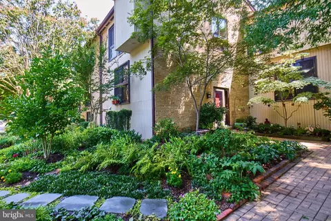 3179 Colchester Brook Ln, Fairfax, VA 22031
