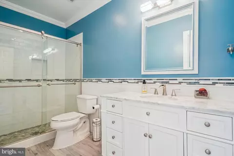 Bath - 6100 Solitaire Way, Mclean, VA 22101 photo 5 of 6