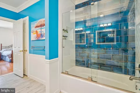 Bath - 6100 Solitaire Way, Mclean, VA 22101 photo 4 of 6