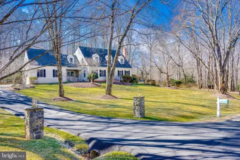 11135 Rich Meadow Dr, Great Falls, VA 22066