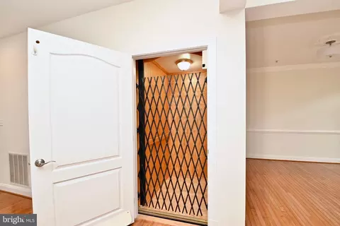 7404 Seneca Ridge Dr, Mclean, VA 22102 photo 3