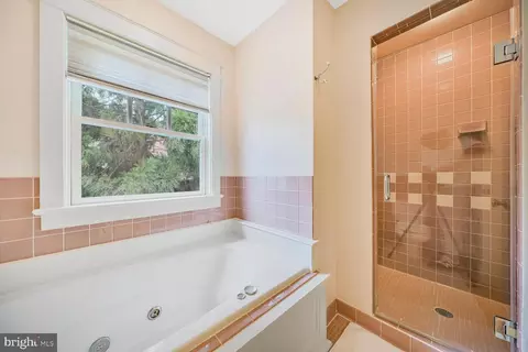 Bath - 2012 Rockingham St, Mclean, VA 22101 photo 3 of 5