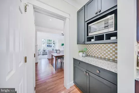 Entry Way - 2012 Rockingham St, Mclean, VA 22101 photo 2 of 2