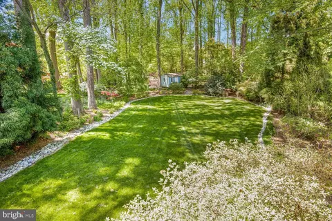 Exterior - 2012 Rockingham St, Mclean, VA 22101 photo 7 of 13