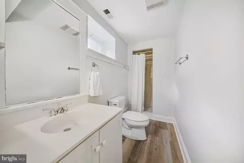 Bath - 2012 Rockingham St, Mclean, VA 22101 photo 5 of 5