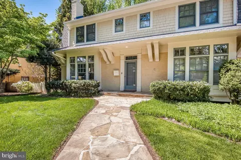 Exterior - 2012 Rockingham St, Mclean, VA 22101 photo 3 of 13