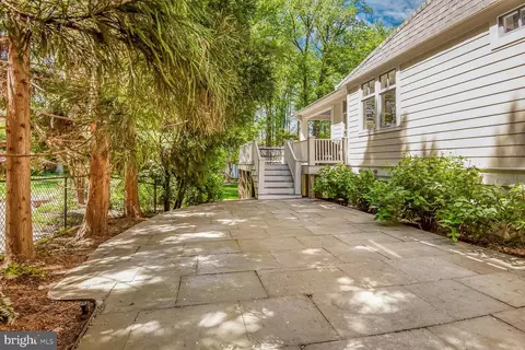 Exterior - 2012 Rockingham St, Mclean, VA 22101 photo 12 of 13