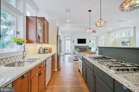 Kitchen - 2012 Rockingham St, Mclean, VA 22101 photo 3 of 3