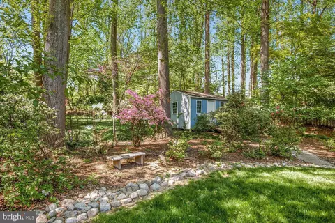 Exterior - 2012 Rockingham St, Mclean, VA 22101 photo 10 of 13