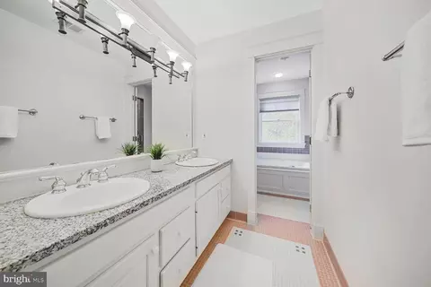 Bath - 2012 Rockingham St, Mclean, VA 22101 photo 2 of 5
