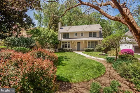 Exterior - 2012 Rockingham St, Mclean, VA 22101 photo 2 of 13