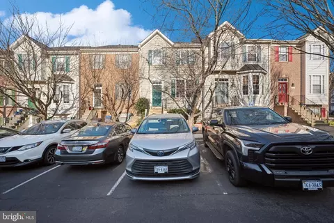 4644 Deerwatch Dr, Chantilly, VA 20151 photo 1