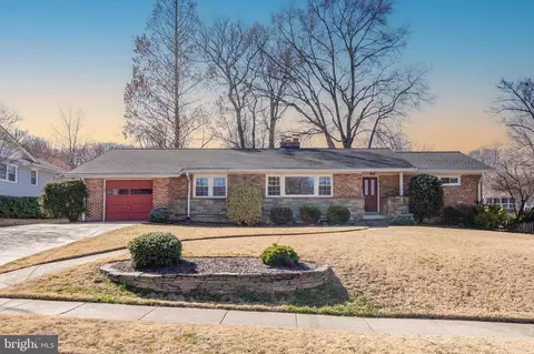 6910 Andover Dr, Alexandria, VA 22307