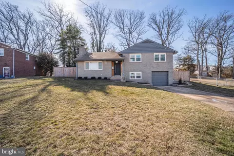 5722 Tremont Dr, Alexandria, VA 22303