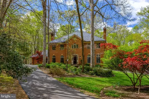 326 Canterwood Ln, Great Falls, VA 22066