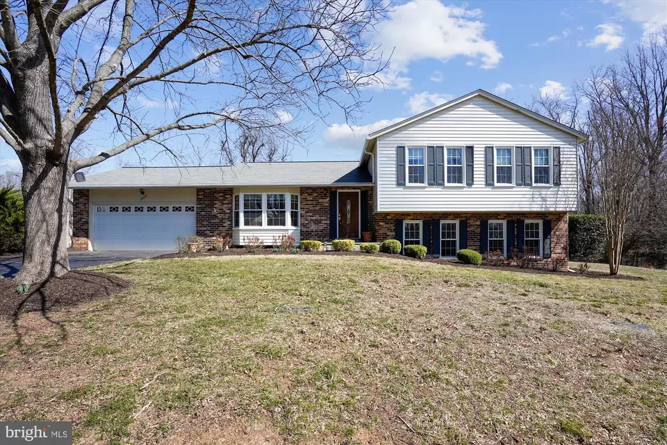 Exterior - 10525 Brevity Dr, Great Falls, VA 22066 photo 5 of 11