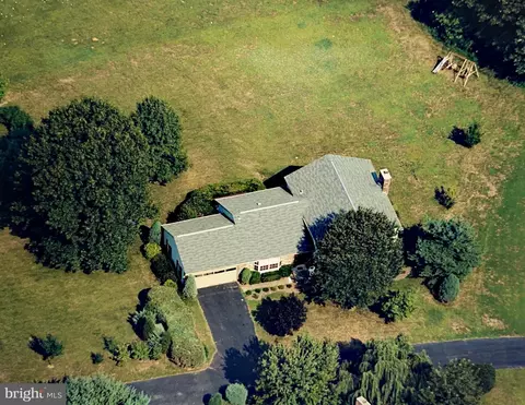 View/Area - 10525 Brevity Dr, Great Falls, VA 22066 photo 1 of 4
