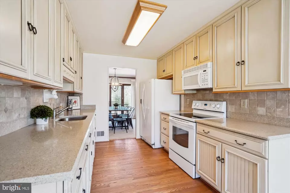 Kitchen - 10525 Brevity Dr, Great Falls, VA 22066 photo 2 of 3