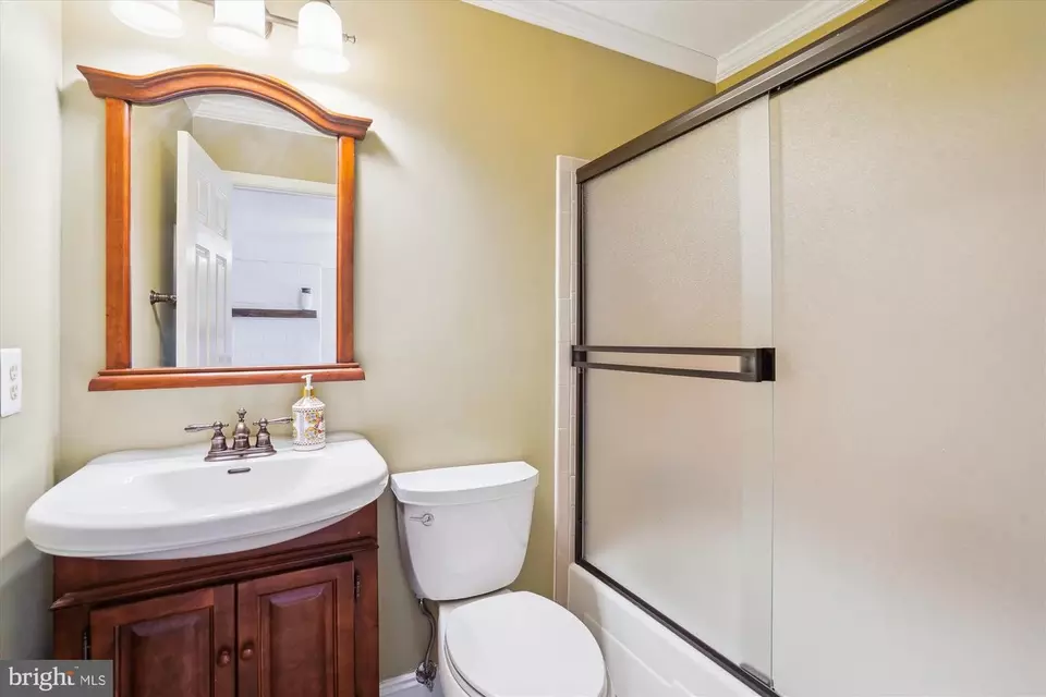 Bath - 10525 Brevity Dr, Great Falls, VA 22066 photo 3 of 3