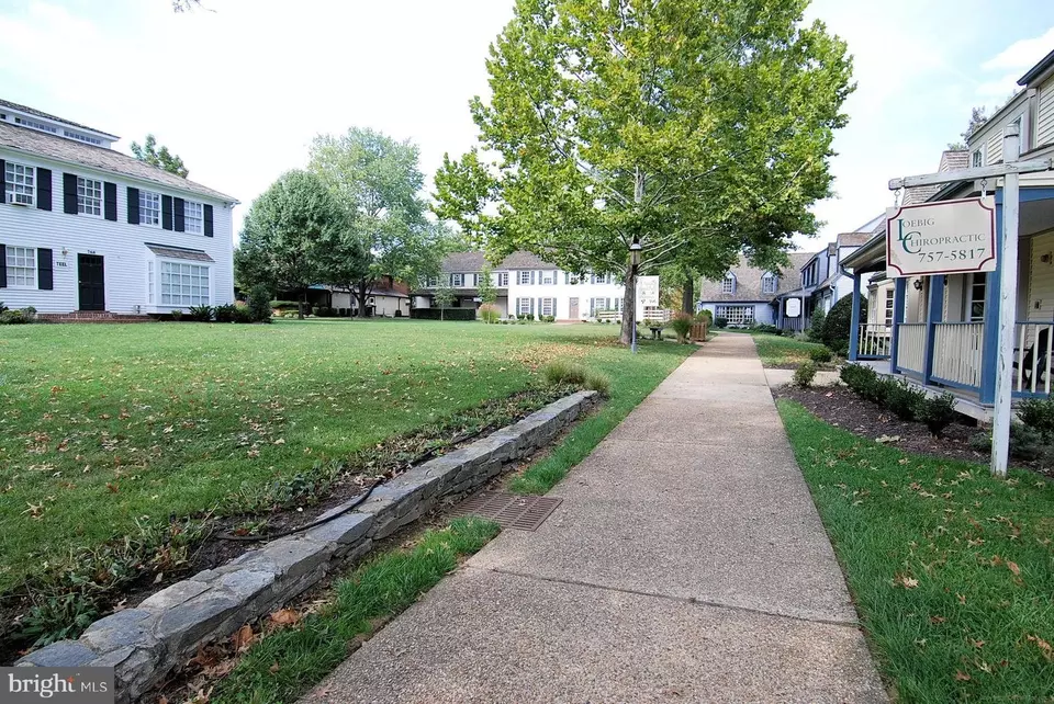 Exterior - 10525 Brevity Dr, Great Falls, VA 22066 photo 10 of 11