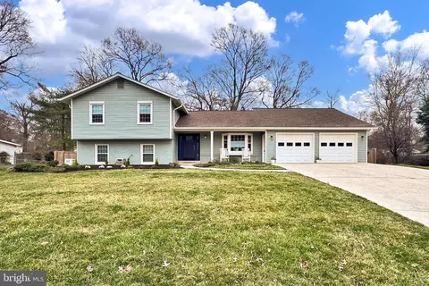 8711 Falkstone Ln, Alexandria, VA 22309