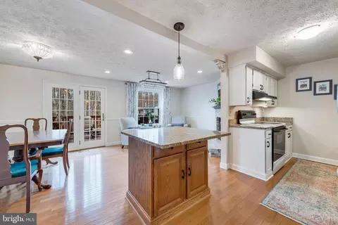 10902 Barton Hill Ct, Reston, VA 20191 photo 10