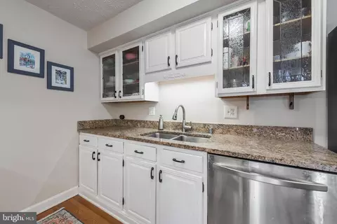 10902 Barton Hill Ct, Reston, VA 20191 photo 8
