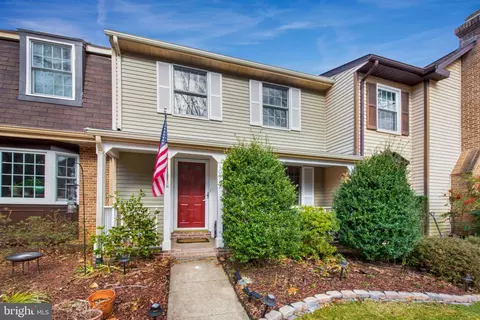 10902 Barton Hill Ct, Reston, VA 20191 photo 2