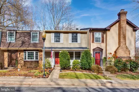 10902 Barton Hill Ct, Reston, VA 20191